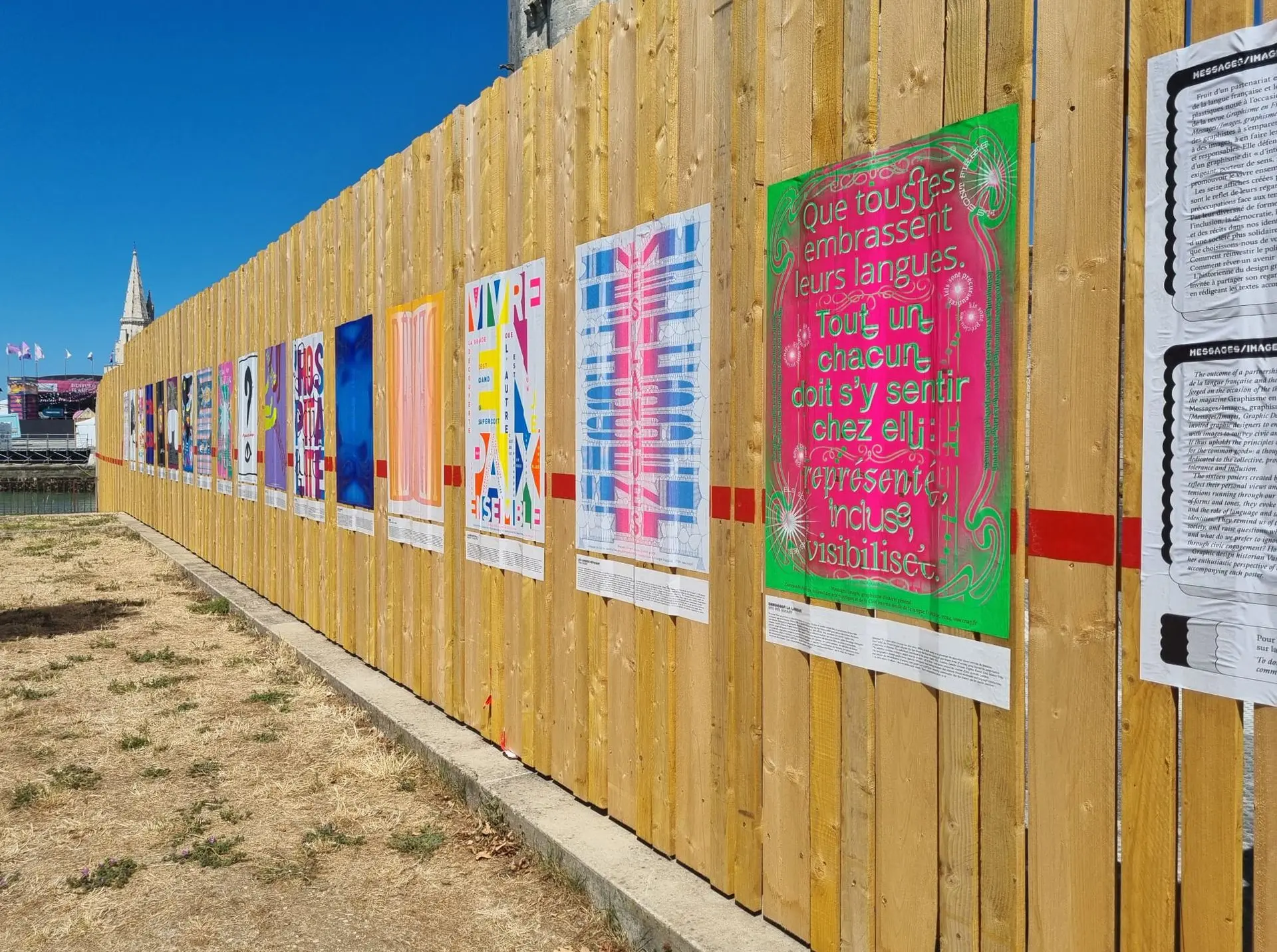 Collage d’affiches au pied de la tour Saint-Nicolas, CNAP, La Rochelle, 2025